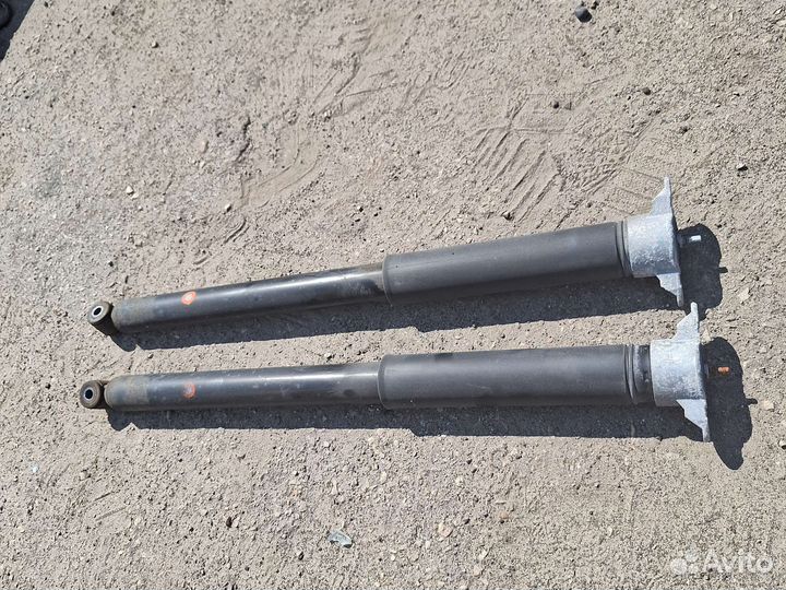 Задние амортизаторы Форд Фокус 3