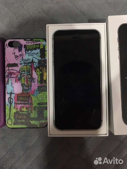 Телефон iPhone SE