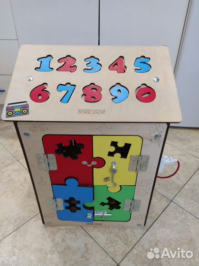 Развивающий домик бизидом бизиборд