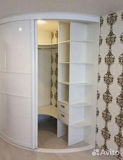 Угловой шкаф