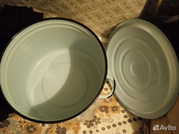 Кастрюля эмалированная огромная