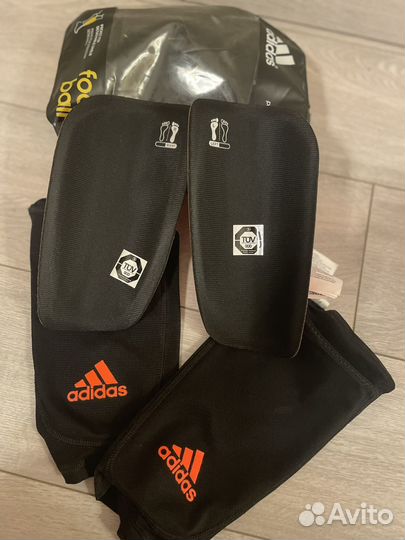 Футбольные щитки adidas predator pro L