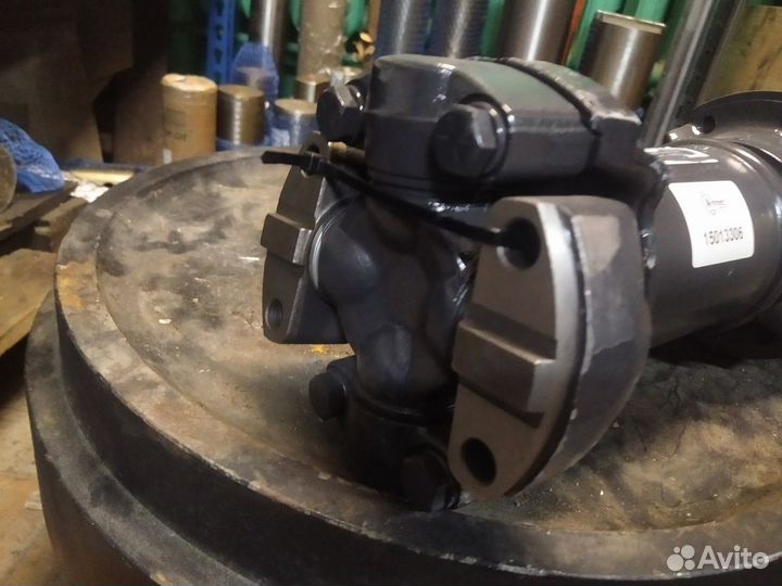 Карданный вал 15013306 Volvo