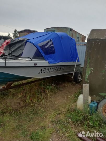 Лодка с мотором