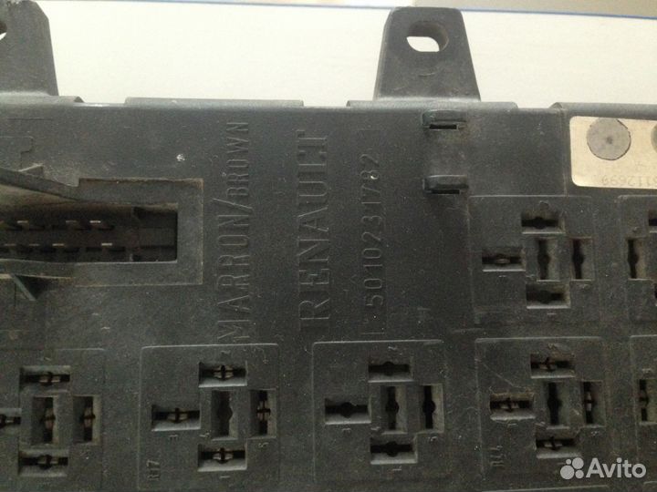 Панель предохранителей Renault