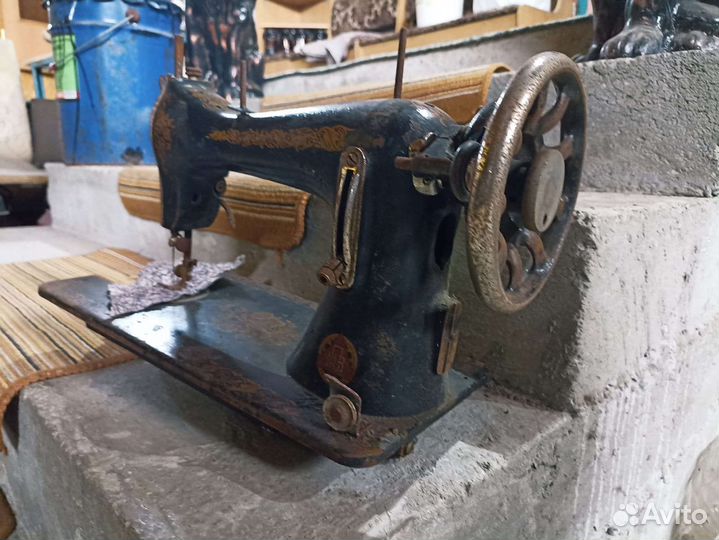 Швейная машинка ножная