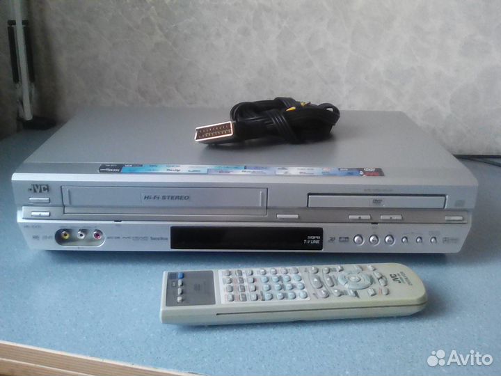 DVD-плеер и VHS-видеомагнитофон JVC