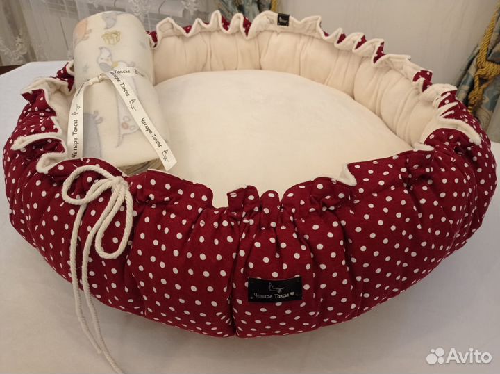 Лежанка для собак и кошек