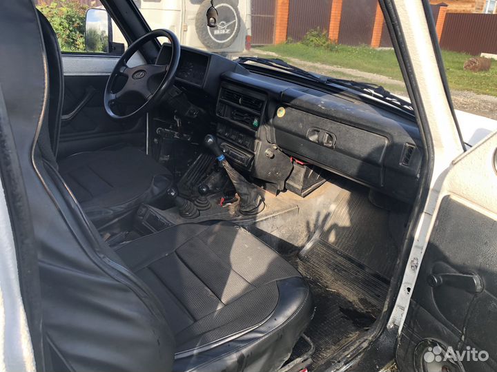 LADA 4x4 (Нива) 1.7 МТ, 2003, 200 000 км