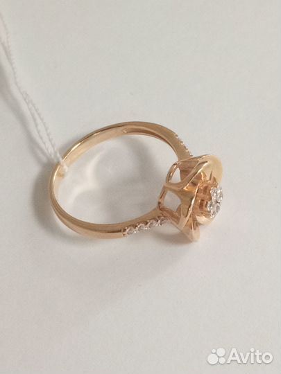 Кольцо с синтетическим камнем Золото