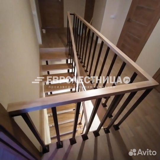 Лестница на металлическом каркасе