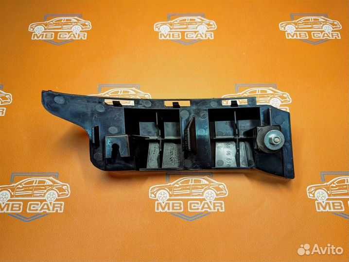 Кронштейн крепления бампера w204 C-class 271.86