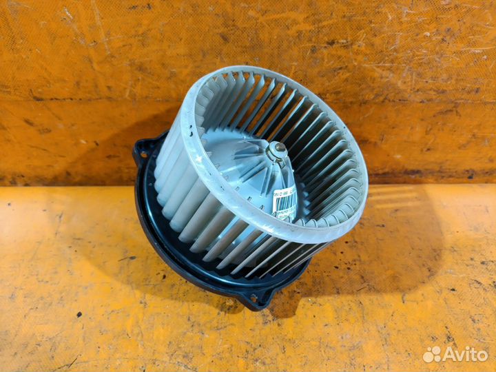 Моторчик печки Toyota Wish ZNE10G