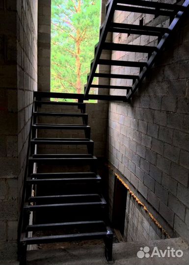 Лестница на металлическом каркасе дизайн 4146