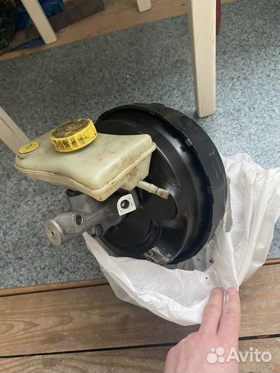 Главный тормозной цилиндр с вакумом и бочком audi