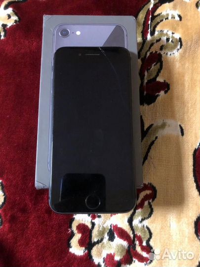 Телефон iPhone 8