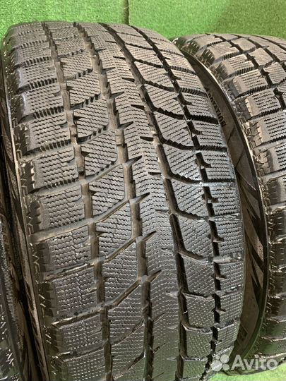 Bridgestone Blizzak WS-70 245/45 R17