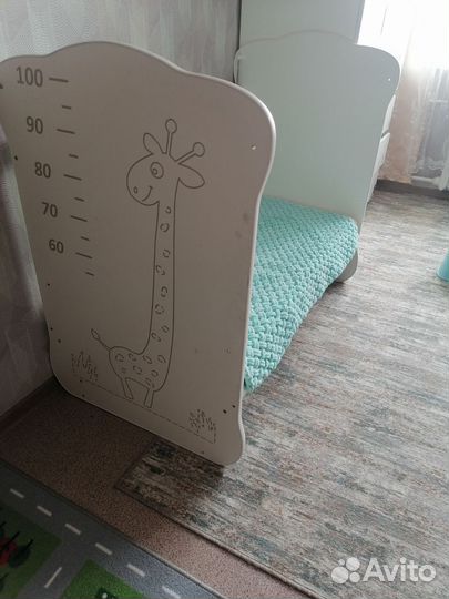 Детская кроватка с маятником и ящиком