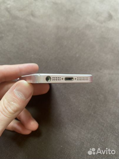 Телефон iPhone se