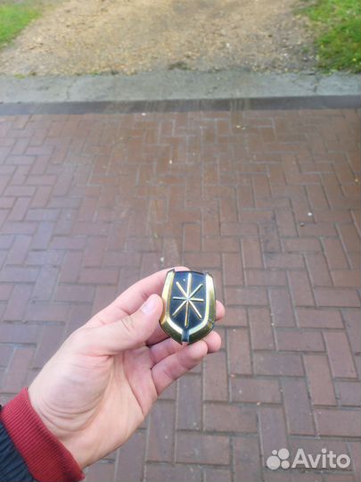 Золотистая эмблема решетки радиатора Mark II 90