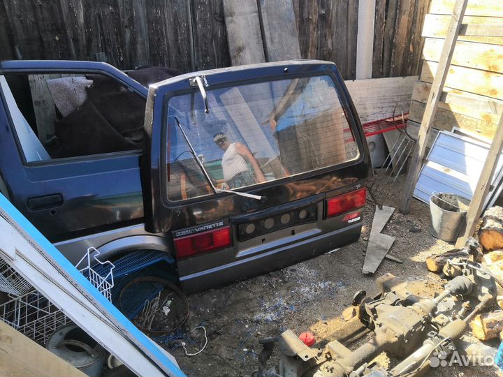 Задняя дверь Nissan vanette largo