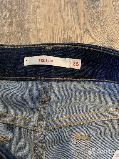 Джинсы Levis 712 размер W26L30