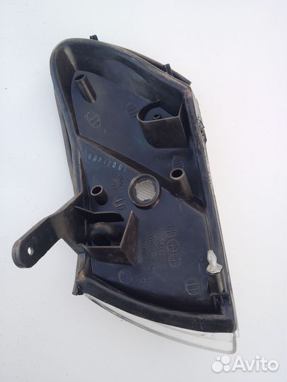 Поворотник правый Toyota Corolla