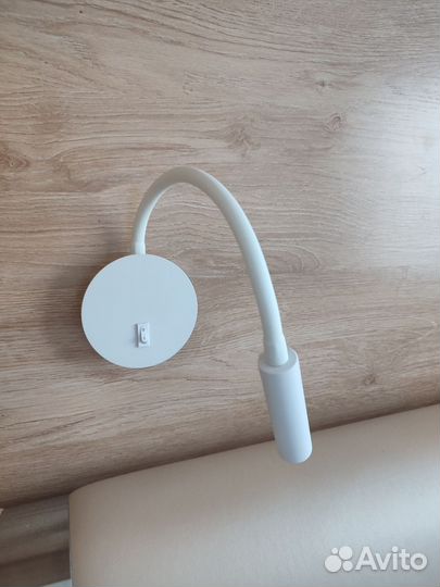 Продам светильник настенный (бра) Maytoni