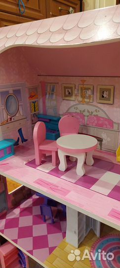 Кукольный домик с мебелью