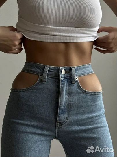 Джинсы прямые с вырезами