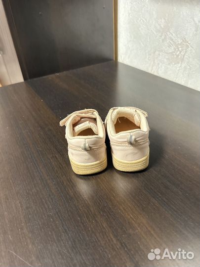 Кроссовки для девочки