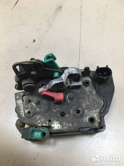 Замок двери задней левой Dodge Neon