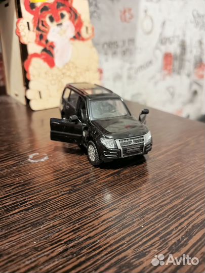 Продам модель автомобиля mitsubishi pajero