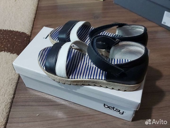 Сандалии на девочку