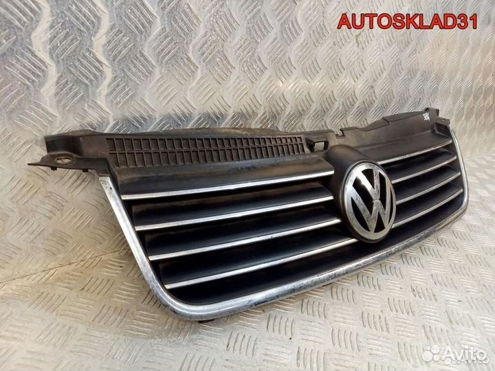 Решетка радиатора Volkswagen Passat 5+ 3B0853651L