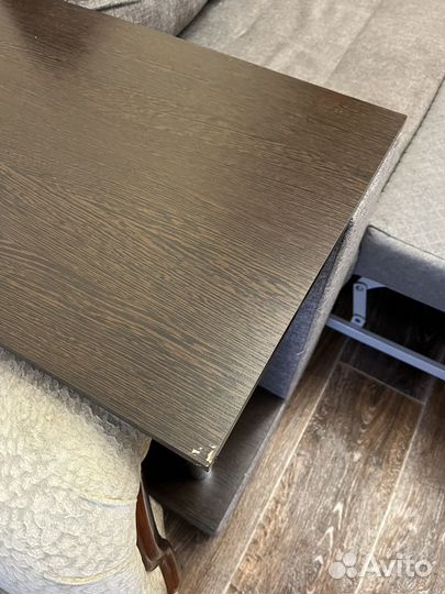 Диван и стол