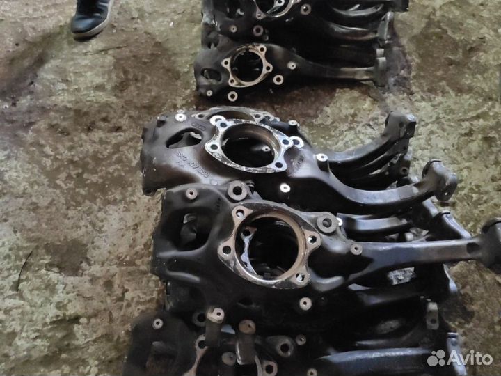 Кулак поворотный передний правый Ауди