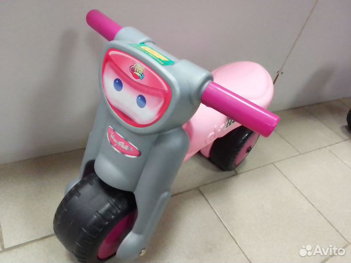 Мотоцикл-каталка для девочки