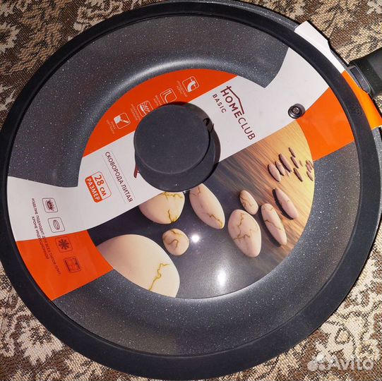 Сковорода с крышкой, диаметр 28 см