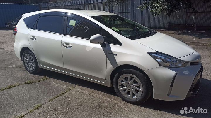 Toyota Prius Alpha, 2018