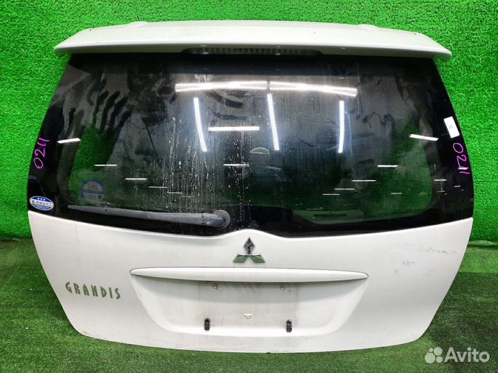 Дверь пятая mitsubishi grandis NA4W 0211 метла, спойлер, царапина контрактная