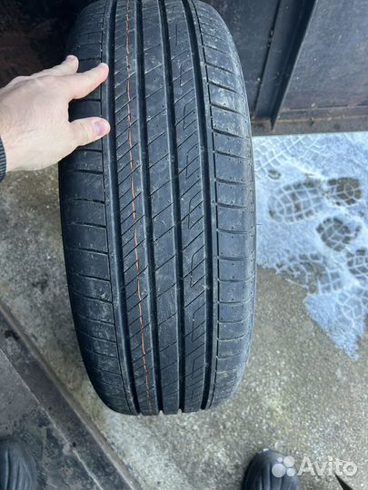 Kumho Solus HS63 215/60 R17