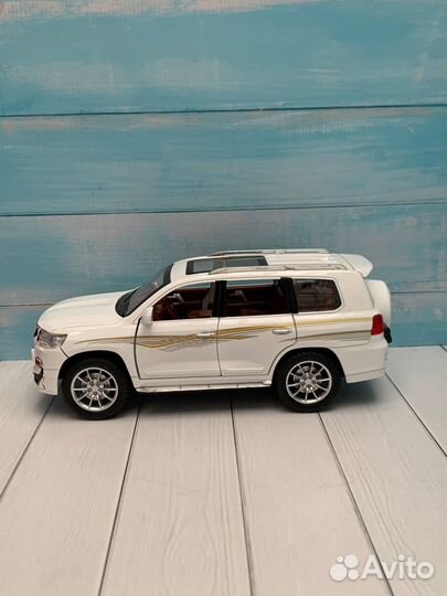 Модель авто Toyota Land Cruiser Prado металл