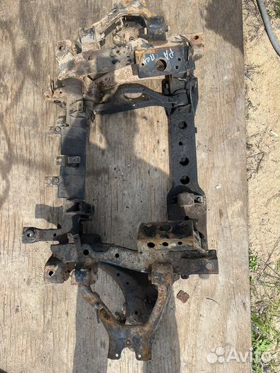 Подрамник передний Mitsubishi Pajero 4