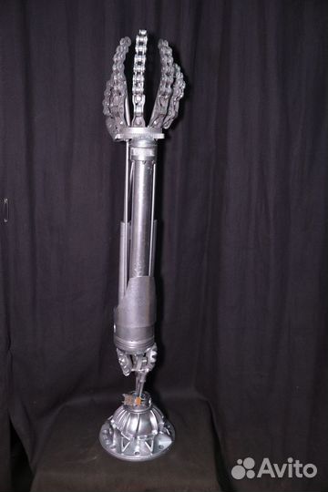 Рука терминатора Т-800