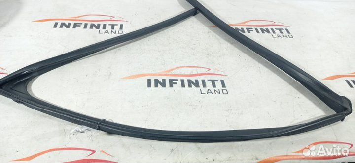 Уплотнитель стекла двери передний левый Infiniti