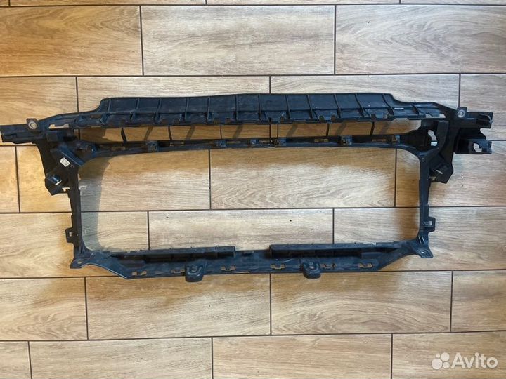 Кронштейн решетки радиатора Mercedes Benz G Class