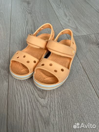 Сандали для девочки crocs