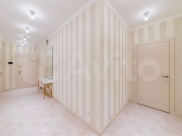 3-к. квартира, 94 м², 2/4 эт.