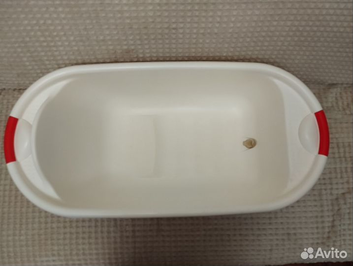 Ванночка для купания новорожденного с горкой белая